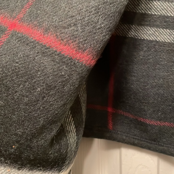 NWOT-Wrap w/pockets - Picture 3 of 3